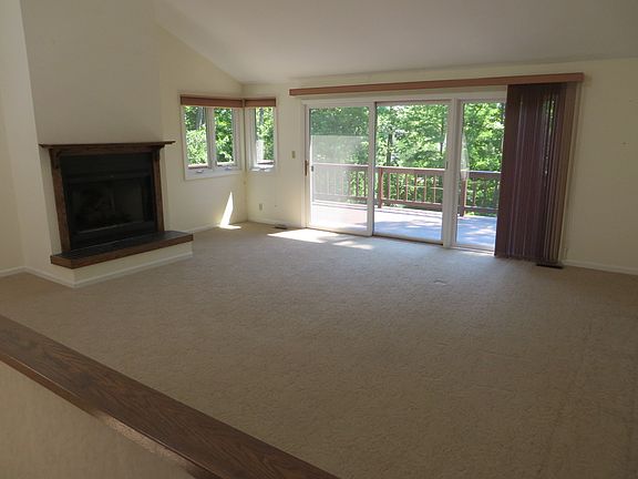 Living room w fireplace