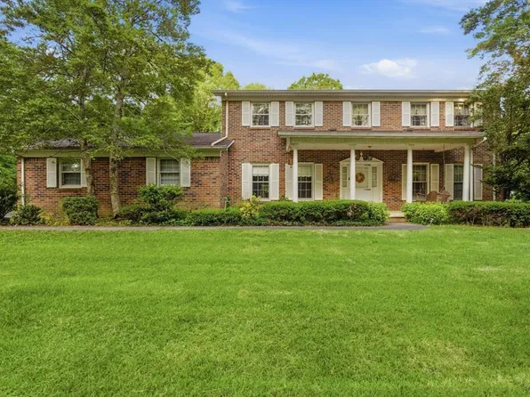 99 Hilltop Ln, Byrdstown, TN 38549
