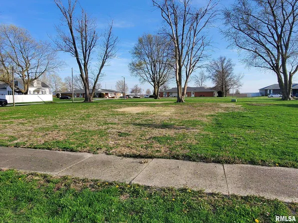 301 S Oak St, New Berlin, IL 62670