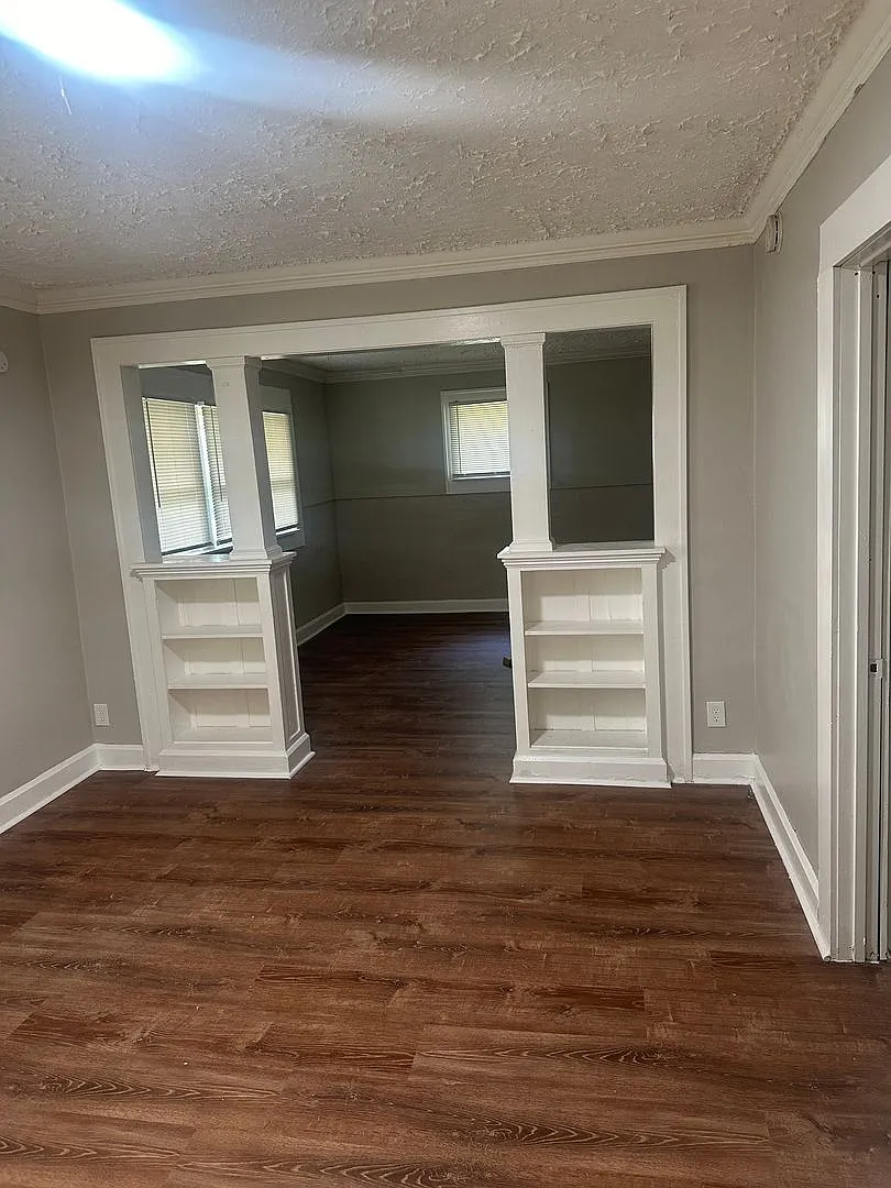 610 N Linwood Ave in Indianapolis, IN! This charming house features 2 bedrooms and 1 full bath — Photo 2
