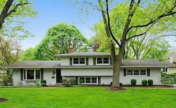 703 Willow Rd photo 1