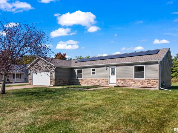 205 Buttercup Dr, Athens, IL 62613