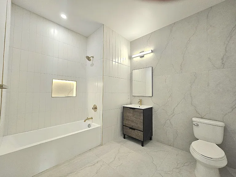 14 Livingston St #YI56 — Photo 6