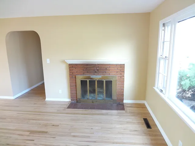 1009 W Mulberry St — Photo 2