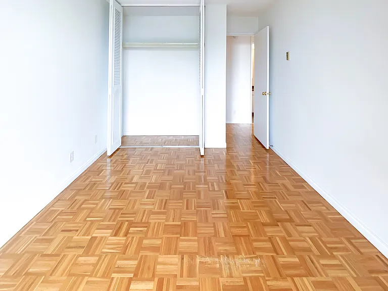 935 Marine Dr — Photo 42