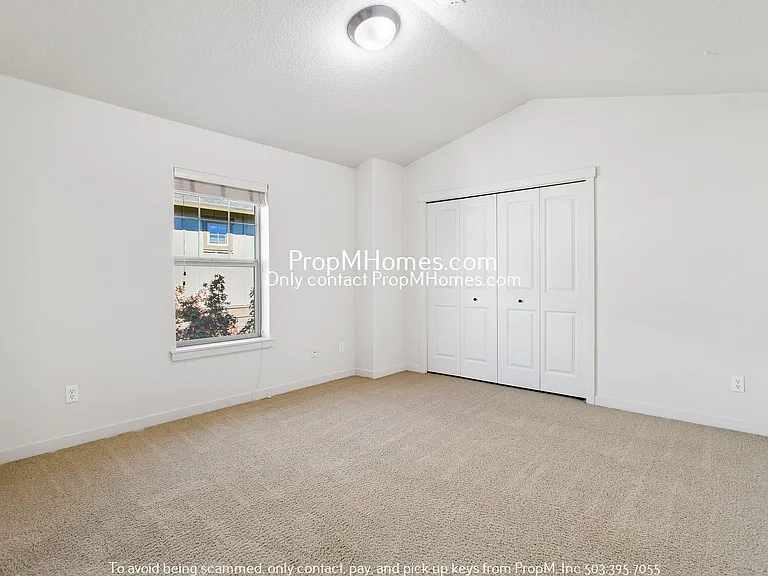 610 NE Garswood Ln — Photo 9