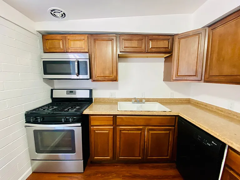 Fairmount-4215 — Photo 10