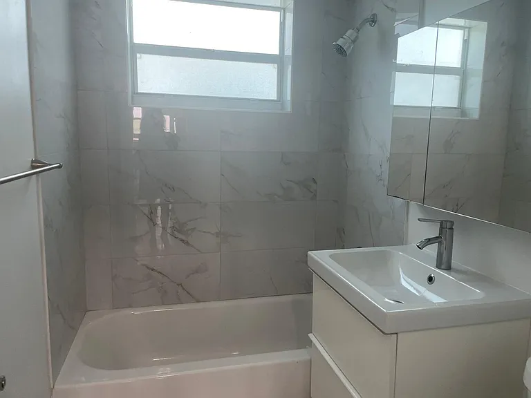 1445 West Ave #4 — Photo 2