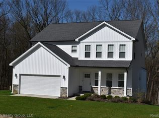 16255 Catalpa Ridge Dr, Holly, MI 48442
