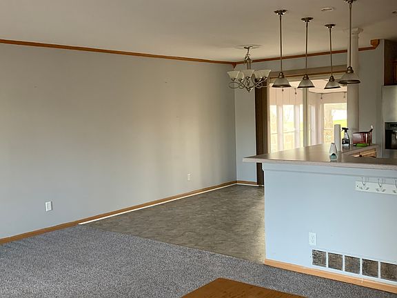 2nd image of 3878 Kingsway Dr
