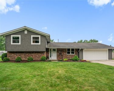 180 Ashwood Dr, Avon Lake, OH, 44012