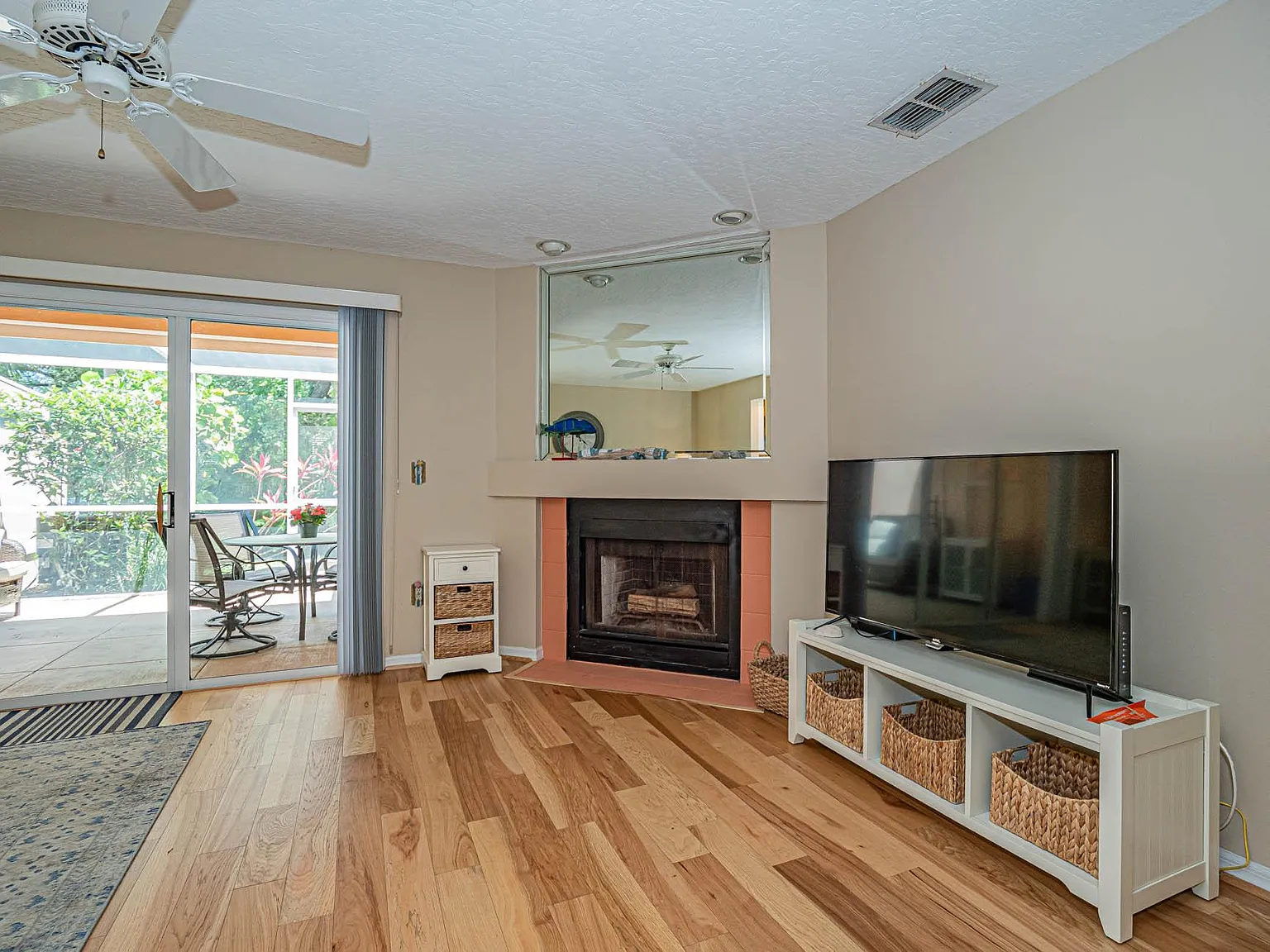 2 bed, 2.5 bath, 1665 sqft, $3,000 — Photo 3