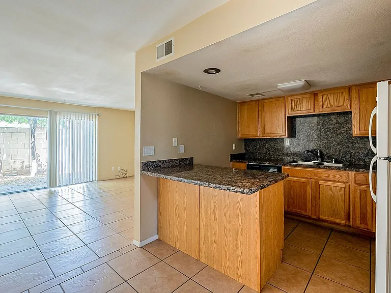 2 bedroom 1.5 bathroom in the heart of Phoenix — Photo 9