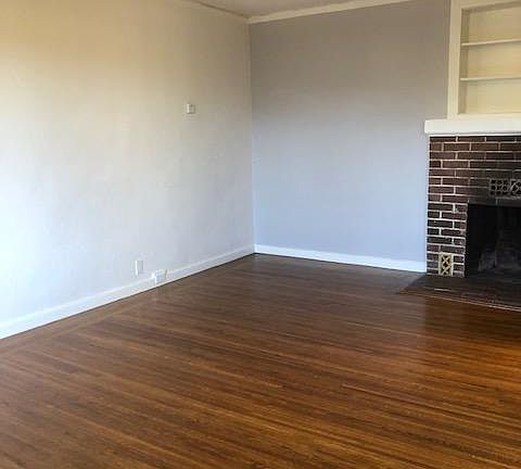 3rd image of 830 Everett Ave