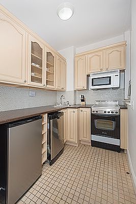 5th image of 162 W 56th St APT 703