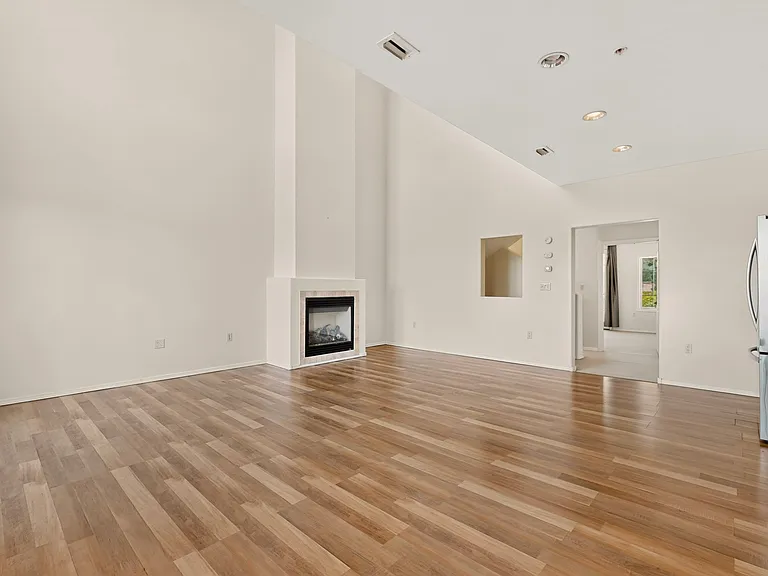 1900 Central Ave SW #203 — Photo 9