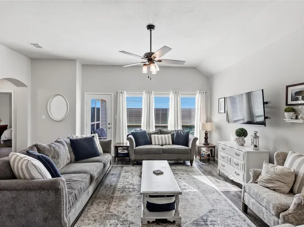 2721 Porters Way, Bryan, TX 77803