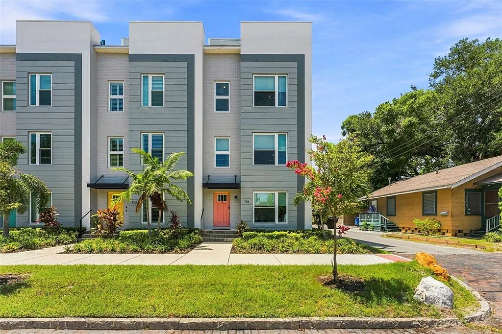 3 bed, 3.5 bath, 1897 sqft, $4,950 — Photo 3