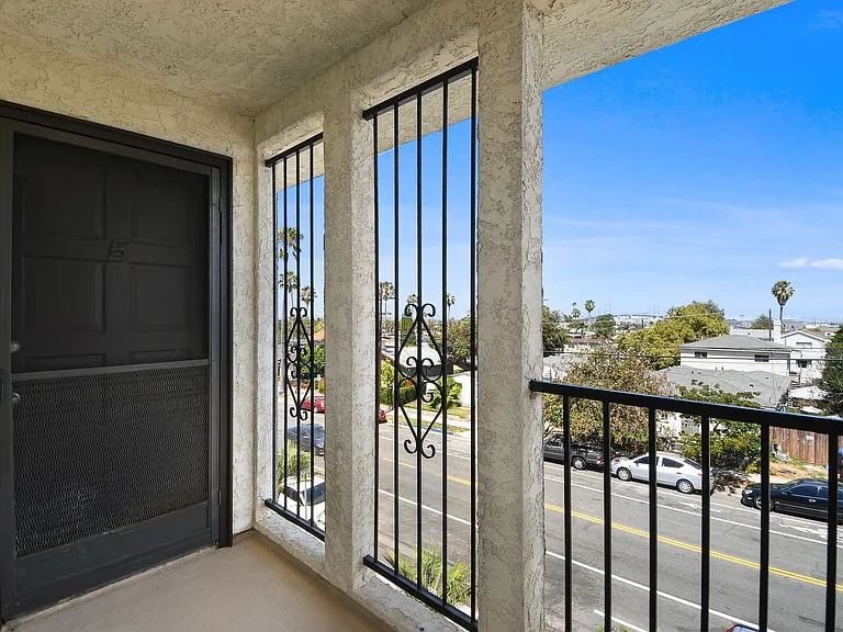 Cabrillo Ave — Photo 31