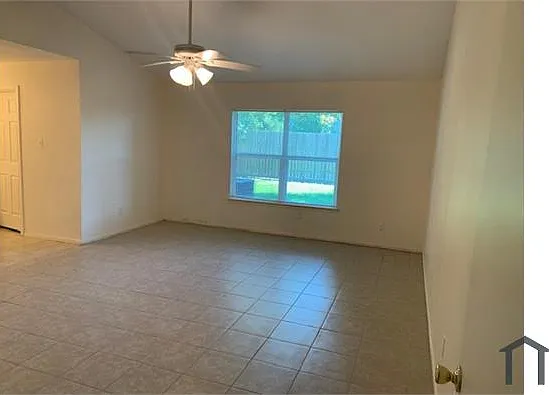 3 bed, 1720 sqft, $2,350 — Photo 4