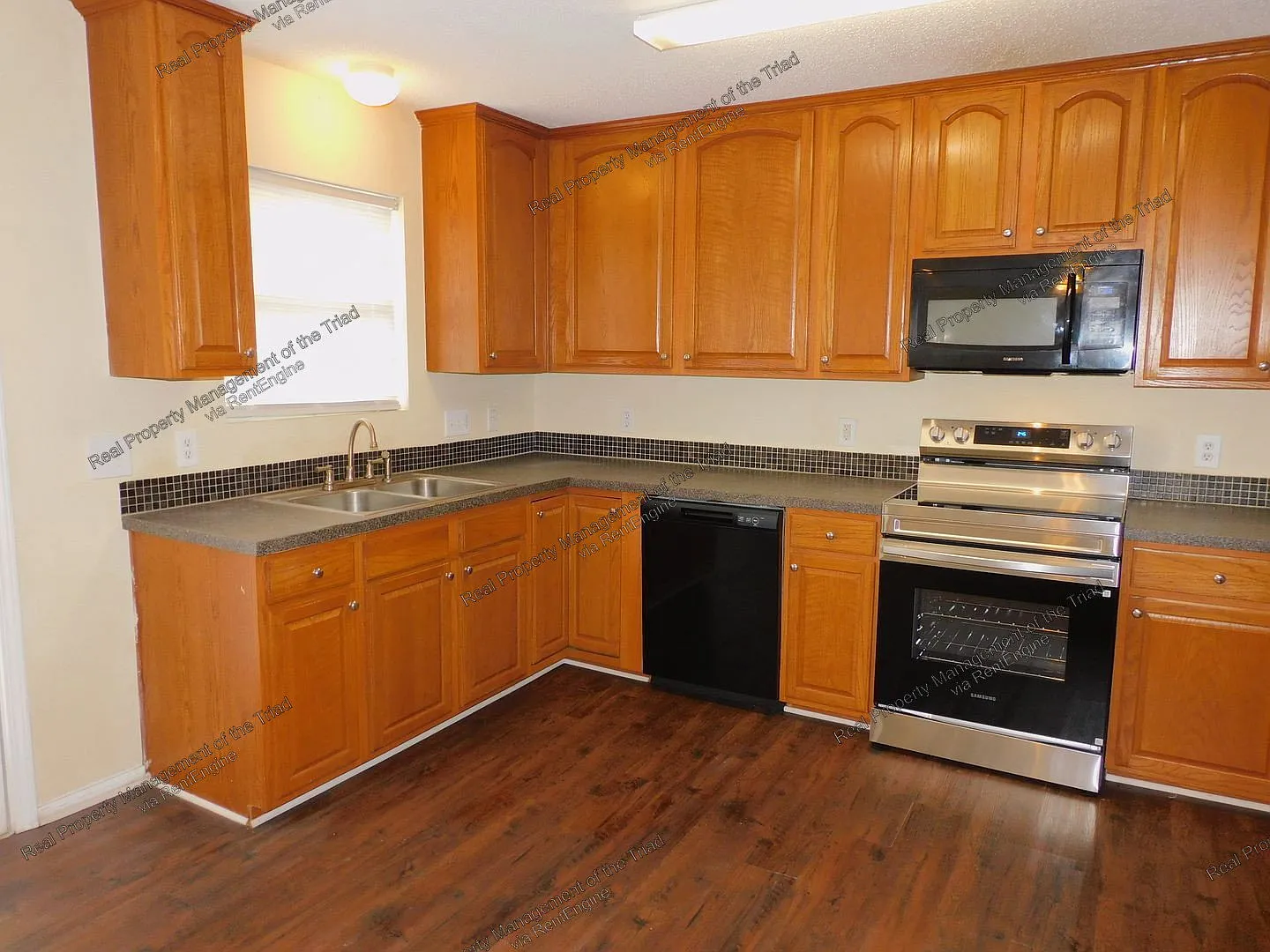 3 bed, 2.5 bath, 1702 sqft, $1,750 — Photo 4