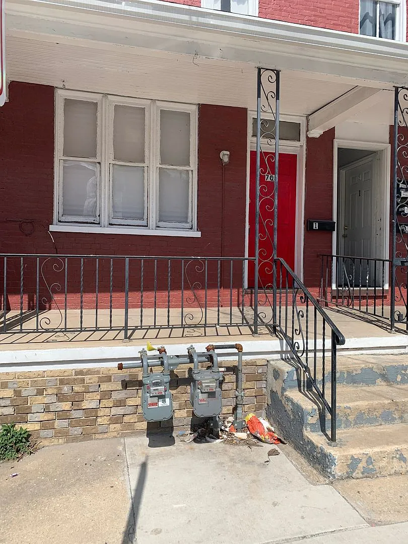Available Now! 1st Floor, 1 Bedroom, Yard-York City SD — Photo 2