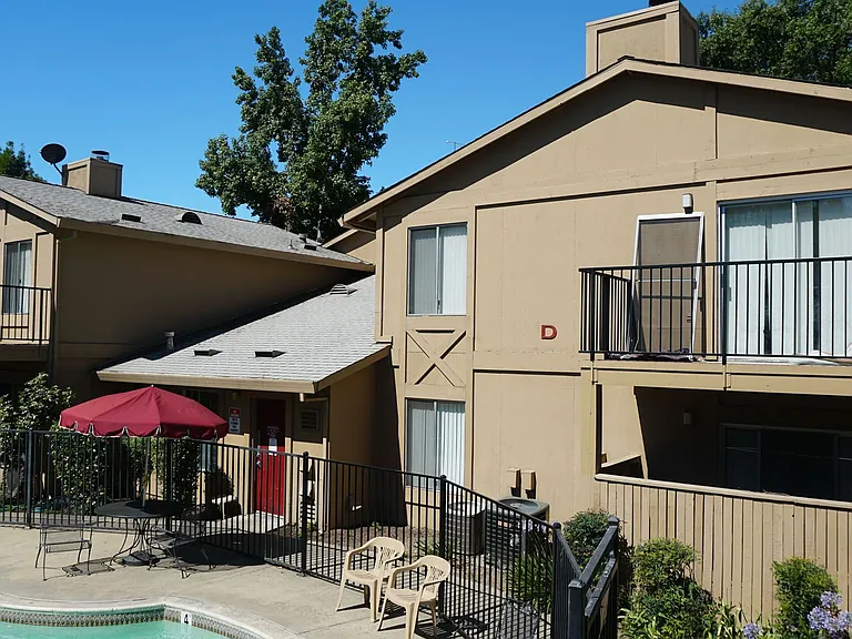 Garfield Court Apartments — Photo 5