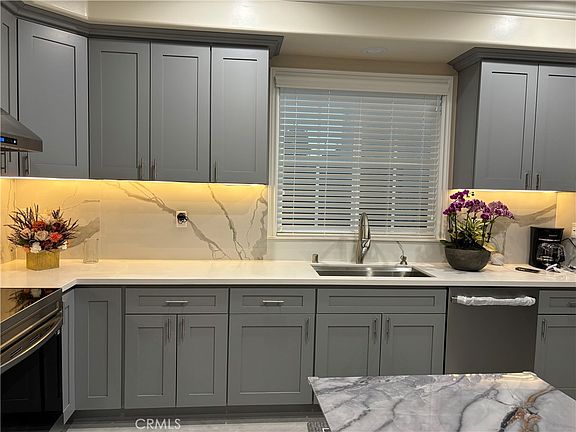 4th image of 2028 S Chapel Ave