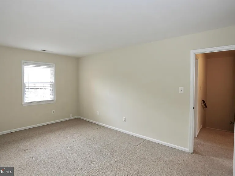 2215 N Somerset St — Photo 18
