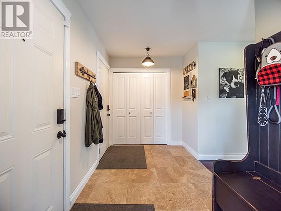 2nd image of 6 Churchill Cres