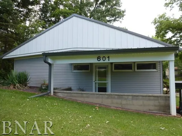 601 W Clay St, Clinton, IL 61727