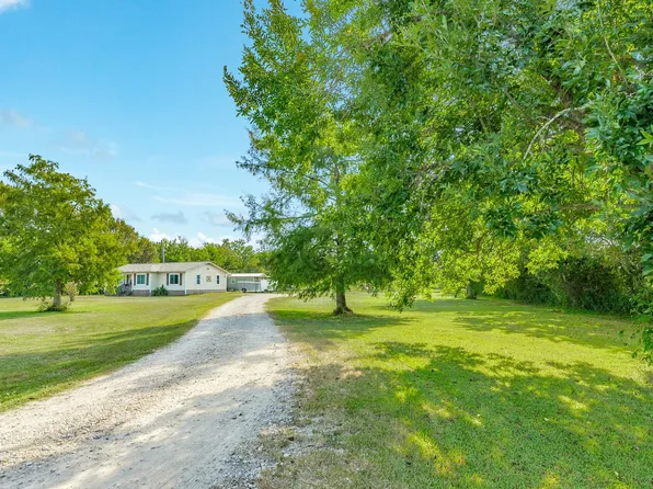 302 Brit Bailey Blvd, Angleton, TX 77515