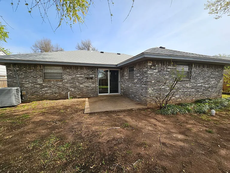 1428 Princeton Cir — Photo 22