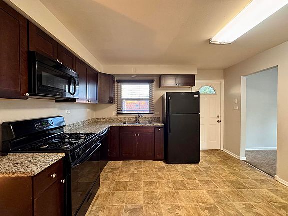 5th image of 900 W Strieff Ln
