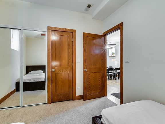 5th image of 1914 N Wood St #0
