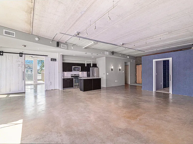 300 Hamilton St #204 — Photo 2