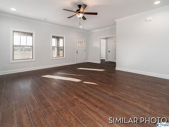4th image of 104 Sartain St