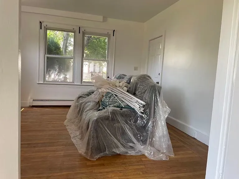 117-119 Hallock Ave #1R — Photo 6