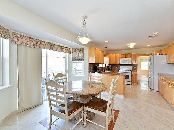 5th image of 12 Lynwood Ct