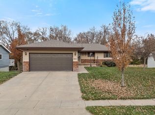 1960 Fairchild Dr, Crete, NE 68333