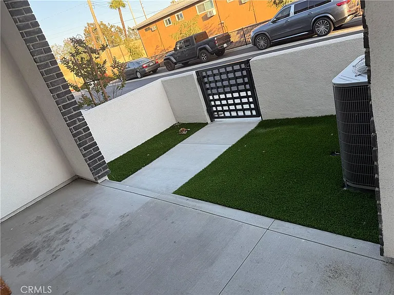 216 Lockhart Way — Photo 10