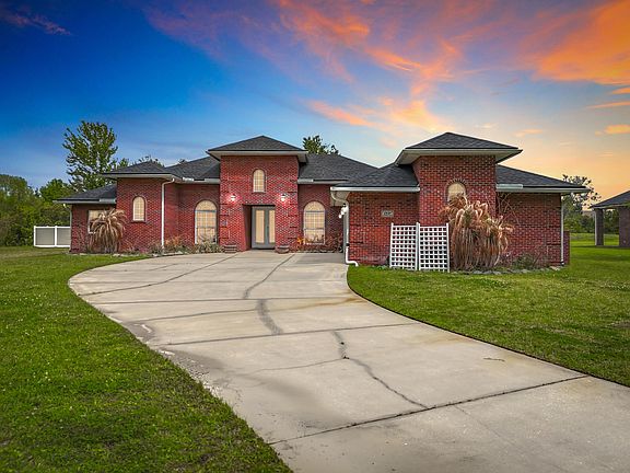 3rd image of 2851 Armsdale Road