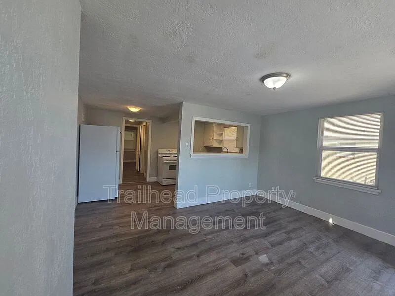 1 bed, 1.0 bath, 650 sqft, $900 — Photo 3
