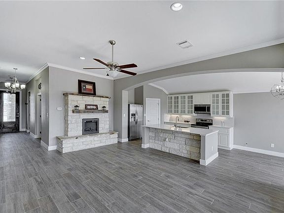4th image of 1000 Blackman Ct