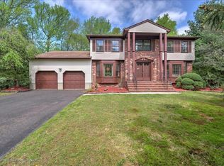 10 Apache Dr, Manalapan, NJ 07726