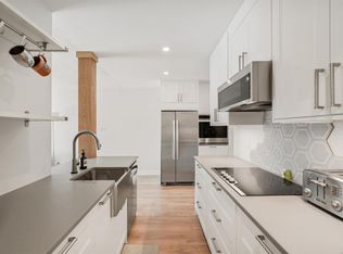 1680 Poplar Ave #301, Saanich, BC