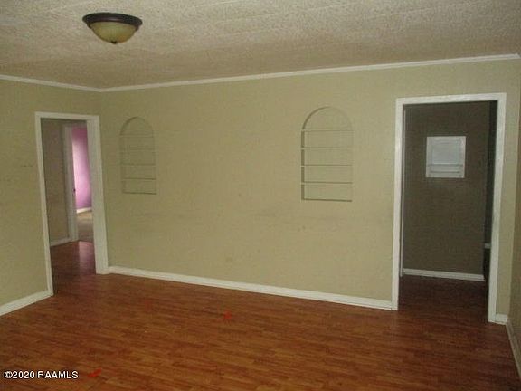 4th image of 1007 Corinne St