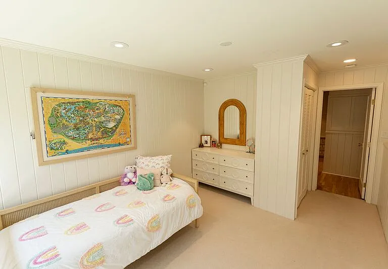 12 S Stonington Rd — Photo 18