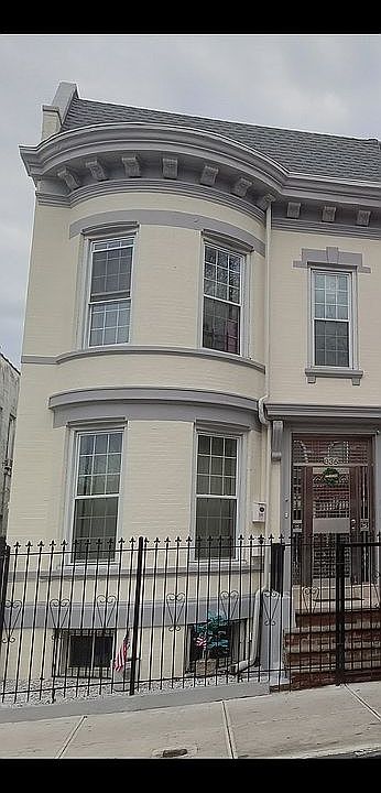 2nd image of 836 Manida St
