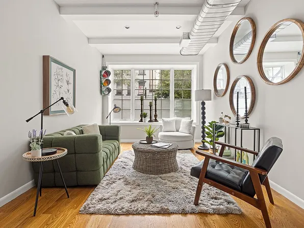 227 E 7th St #1, New York, NY 10009